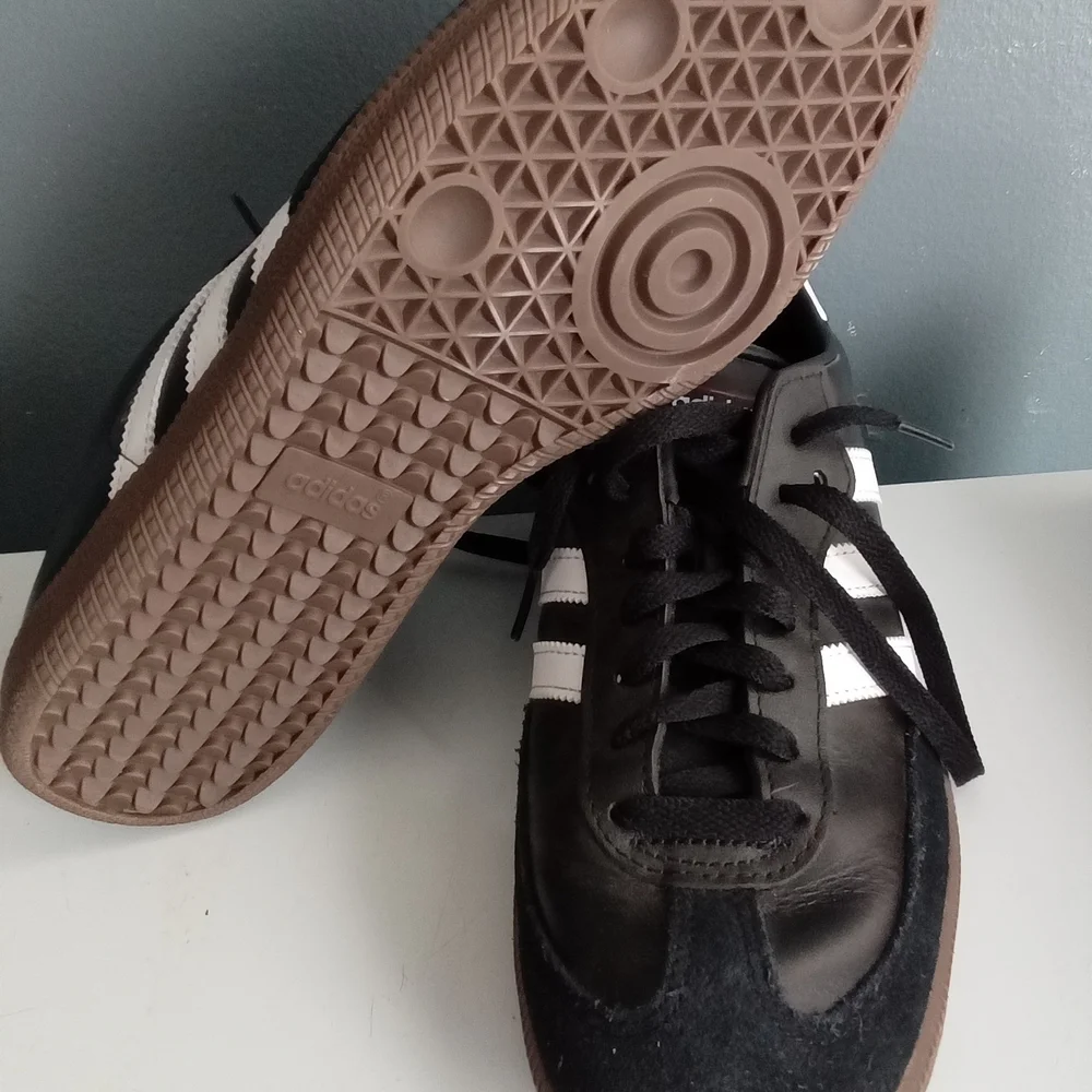 Adidas Samba Classic Black White Leather Gum Sole Sneakers Mens Size‎